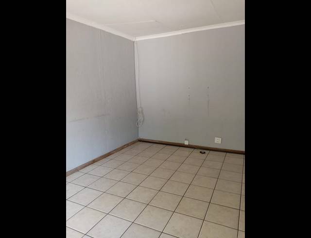 1 BEDROOM PROPERTY TO RENT IN MAYBERRY PARK